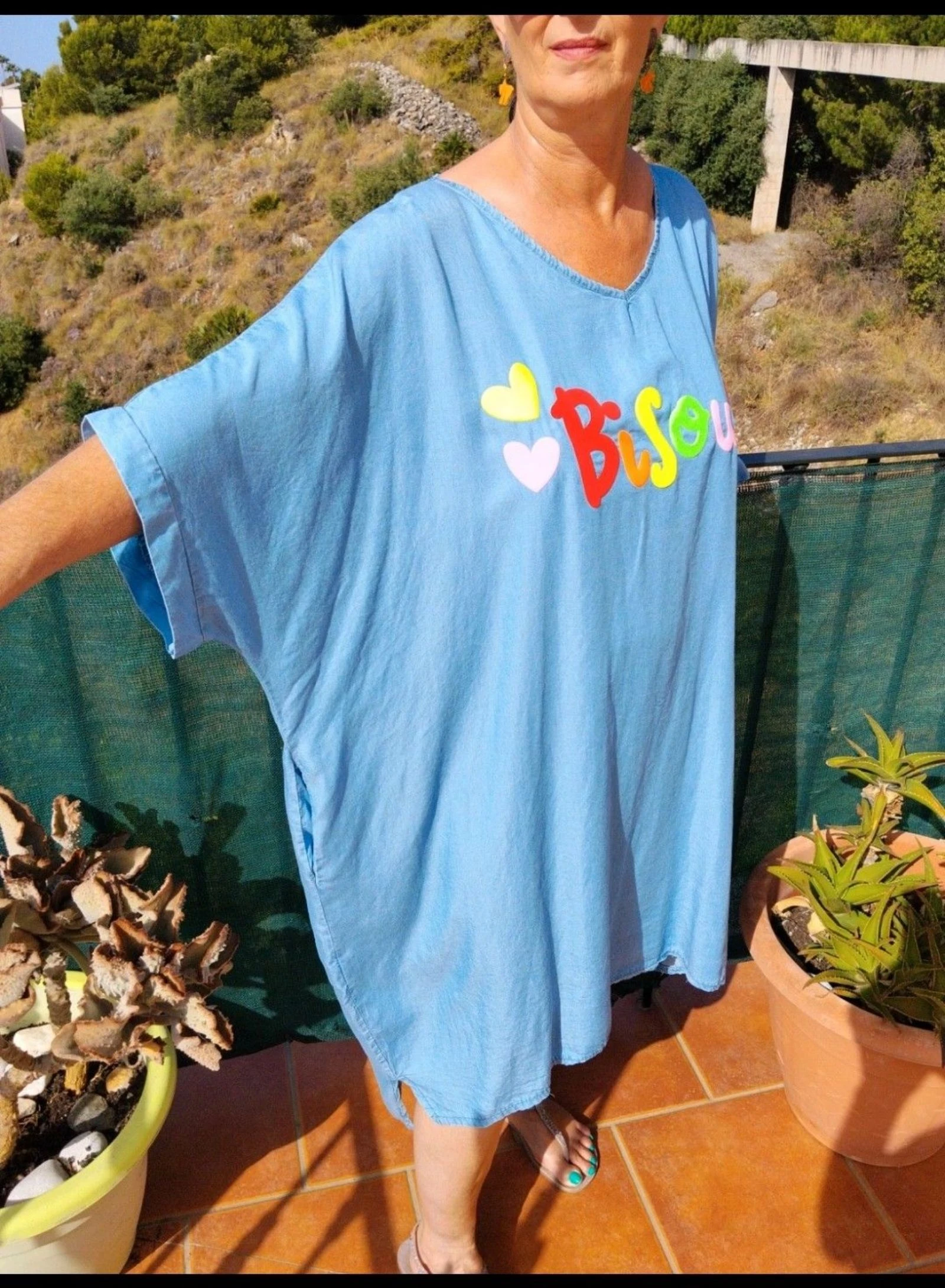 Vestido de verano con inscripciones y bolsillos nuevo sin estrenar  – photo 3